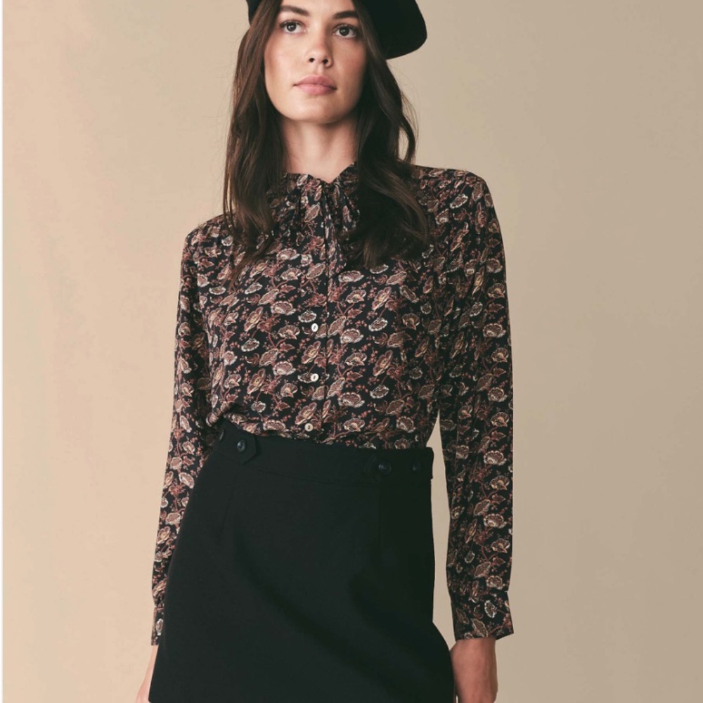 NWT Doen 100% Silk navy print Judith blouse with tie neck